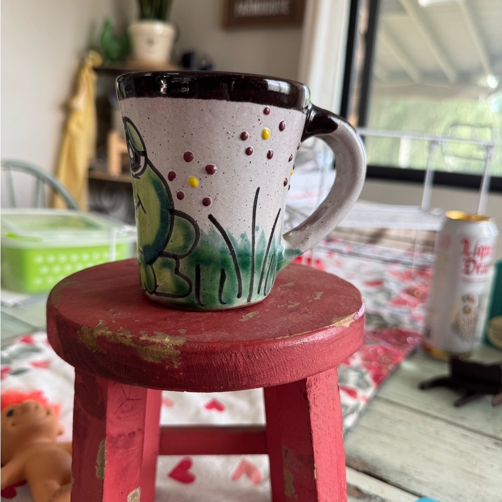 Whimsical Green and Black Frog Mug from Mazatlan‎ - Picture 5 of 7